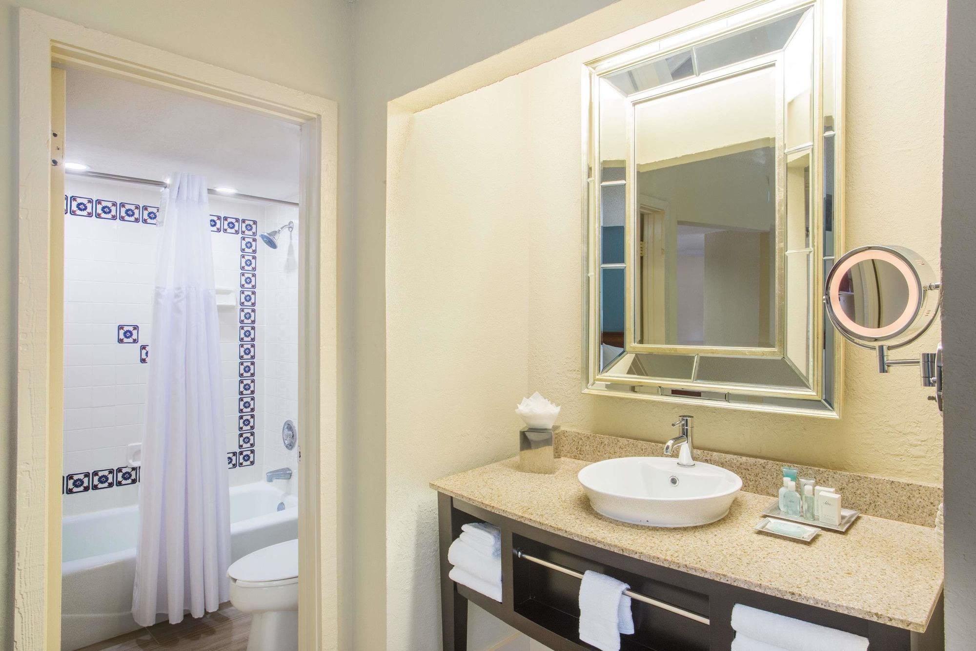 Фото Wyndham Boca Raton Hotel