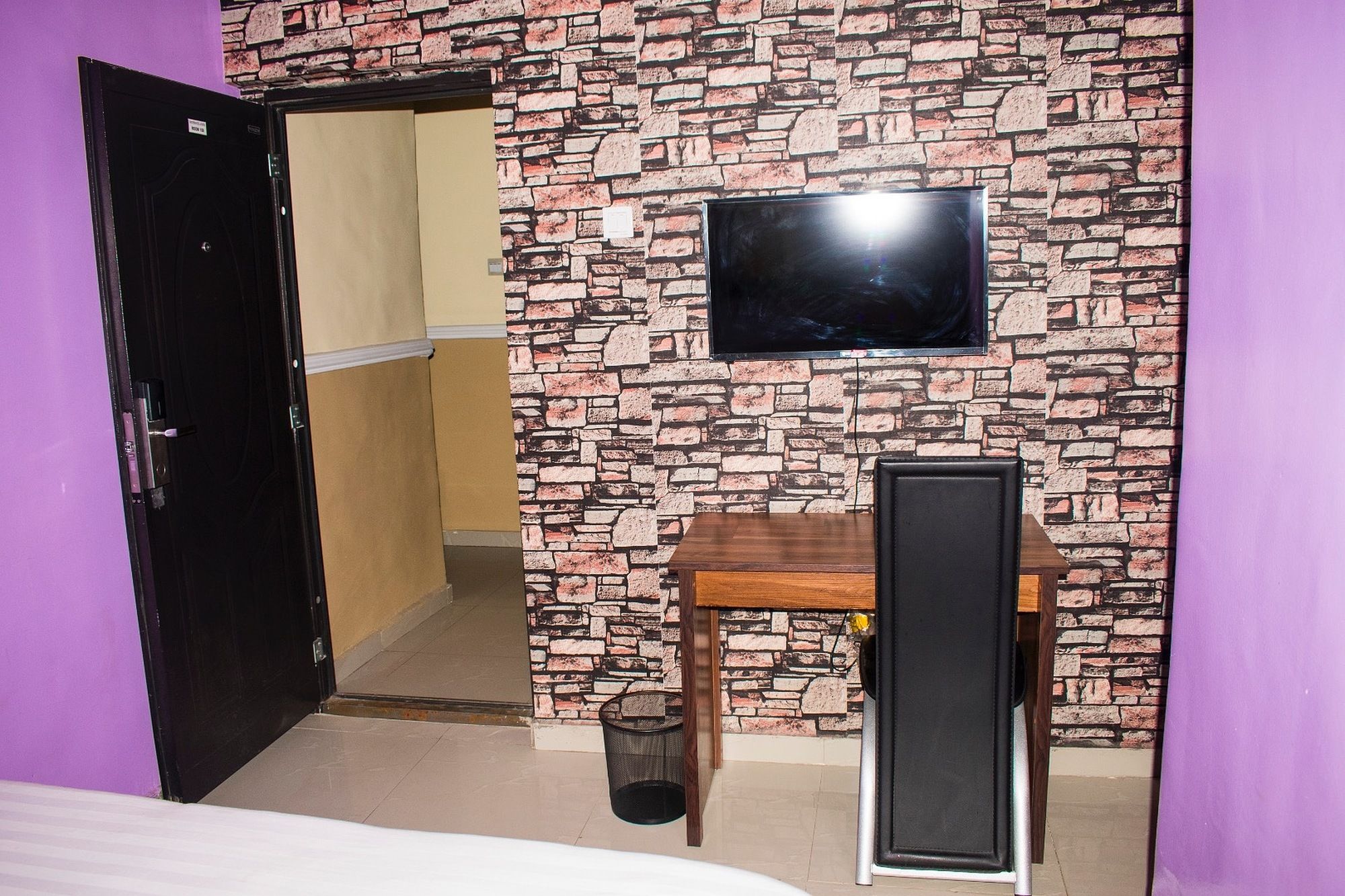 Фото Crestview Hotel & Suites