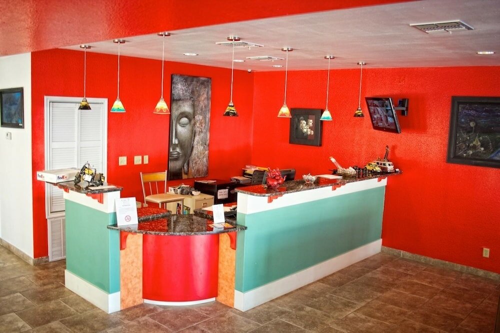 Фото Whispering Palms Inn