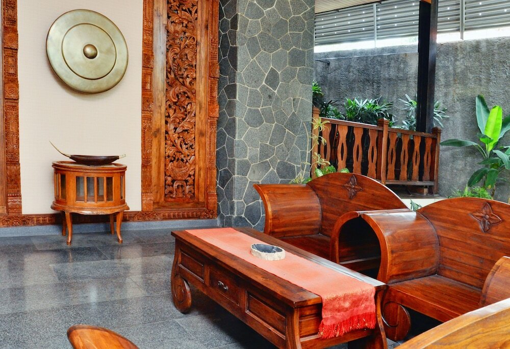 Фото Sukajadi Hotel and Gallery