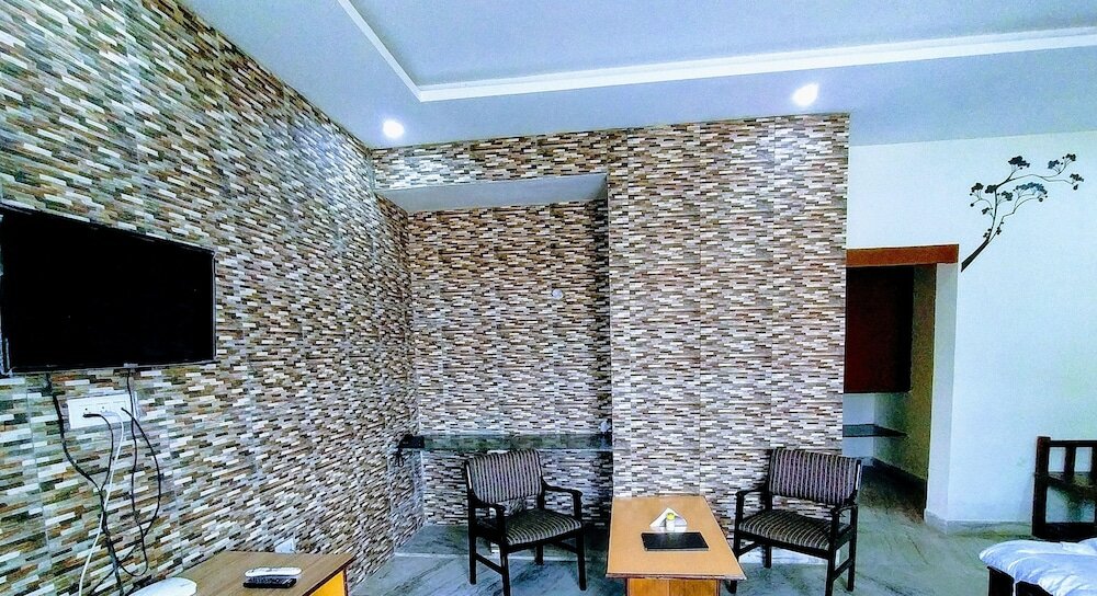 Фото The New Swaraj Resort