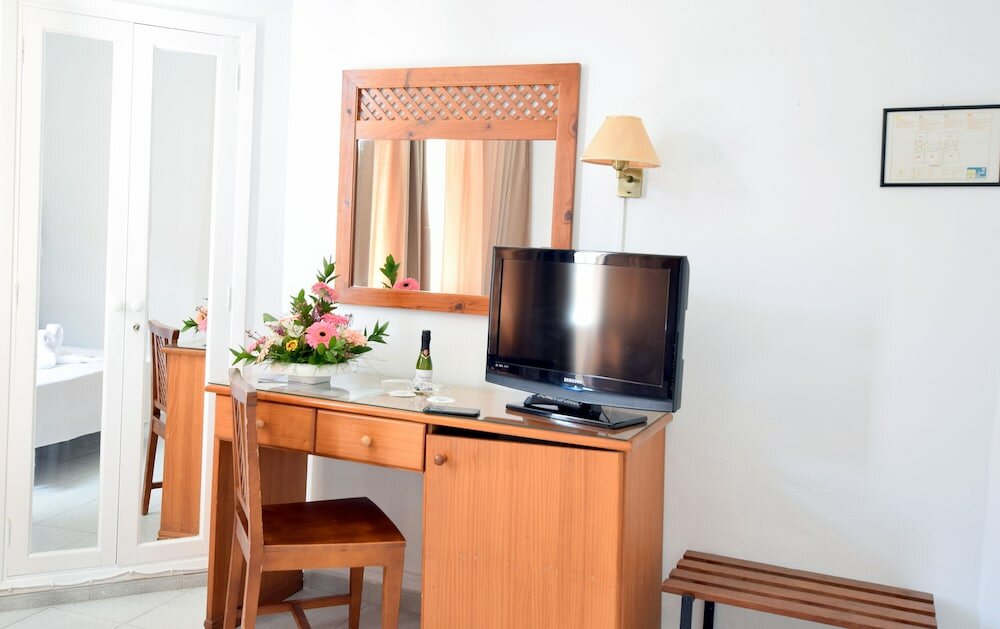 Фото Hotel Adonis Pelinor