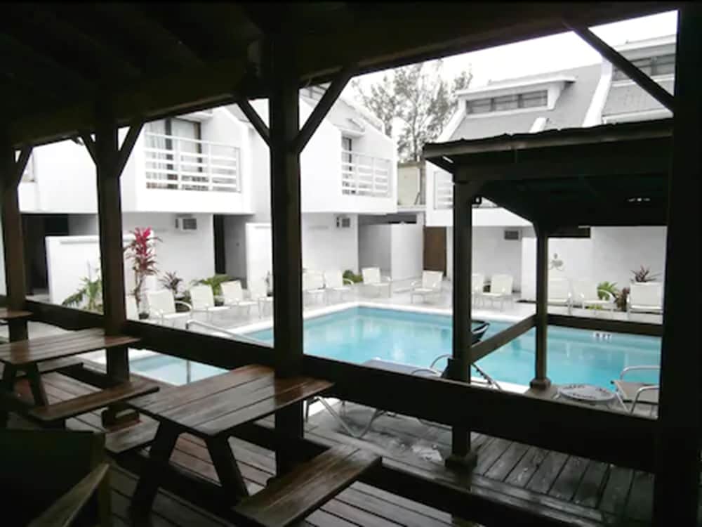 Фото Land Shark Coco Plum Resort