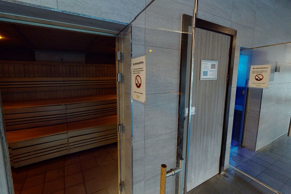 Фото Village Hotel Edinburgh