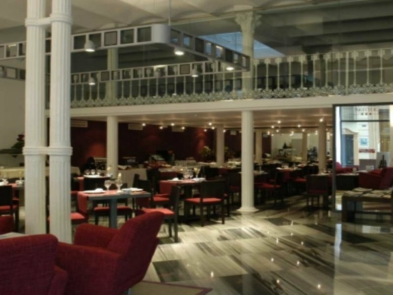 Фото Petit Palace Plaza de la Reina