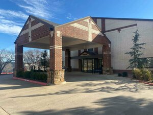 Гостиница SureStay Plus Hotel by Best Western Edmond