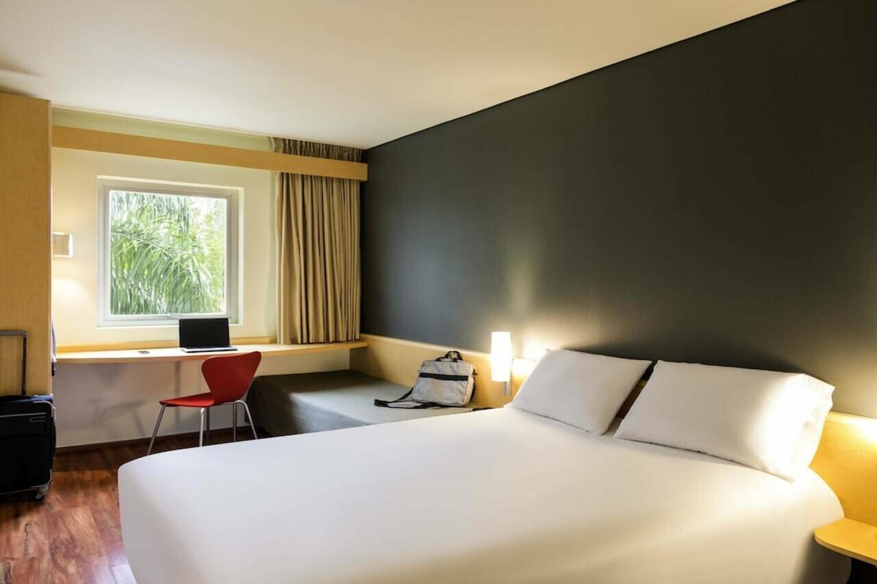 Фото Ibis Monterrey Valle