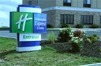 Фото Holiday Inn Express & Suites Greenfield, an Ihg Hotel