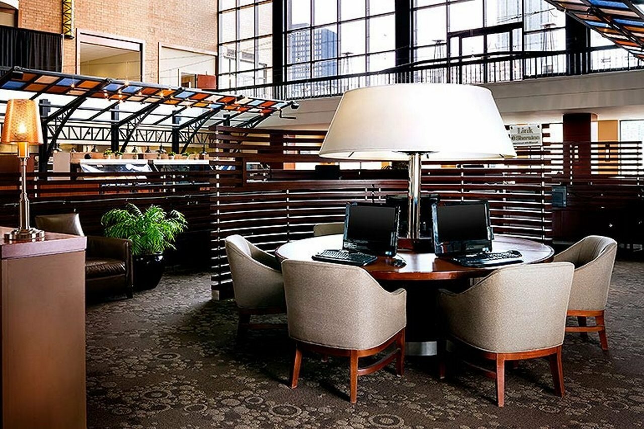 Фото Sheraton Pittsburgh Hotel at Station Square