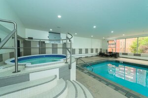 Гостиница Holiday Inn Express Edmonton D