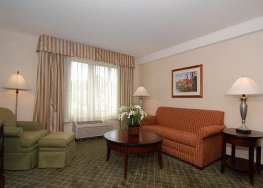 Фото Clarion Hotel & Suites Hamden - New Haven