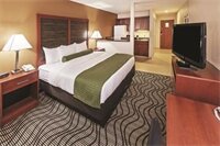 Фото La Quinta Inn & Suites by Wyndham Midwest City - Tinker Afb