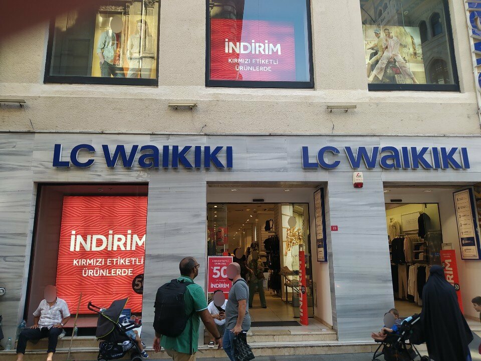 Магазин одежды LC Waikiki, Стамбул, фото