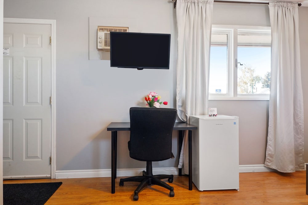 Фото Hotel Bethel - Fort MacLeod, Ab