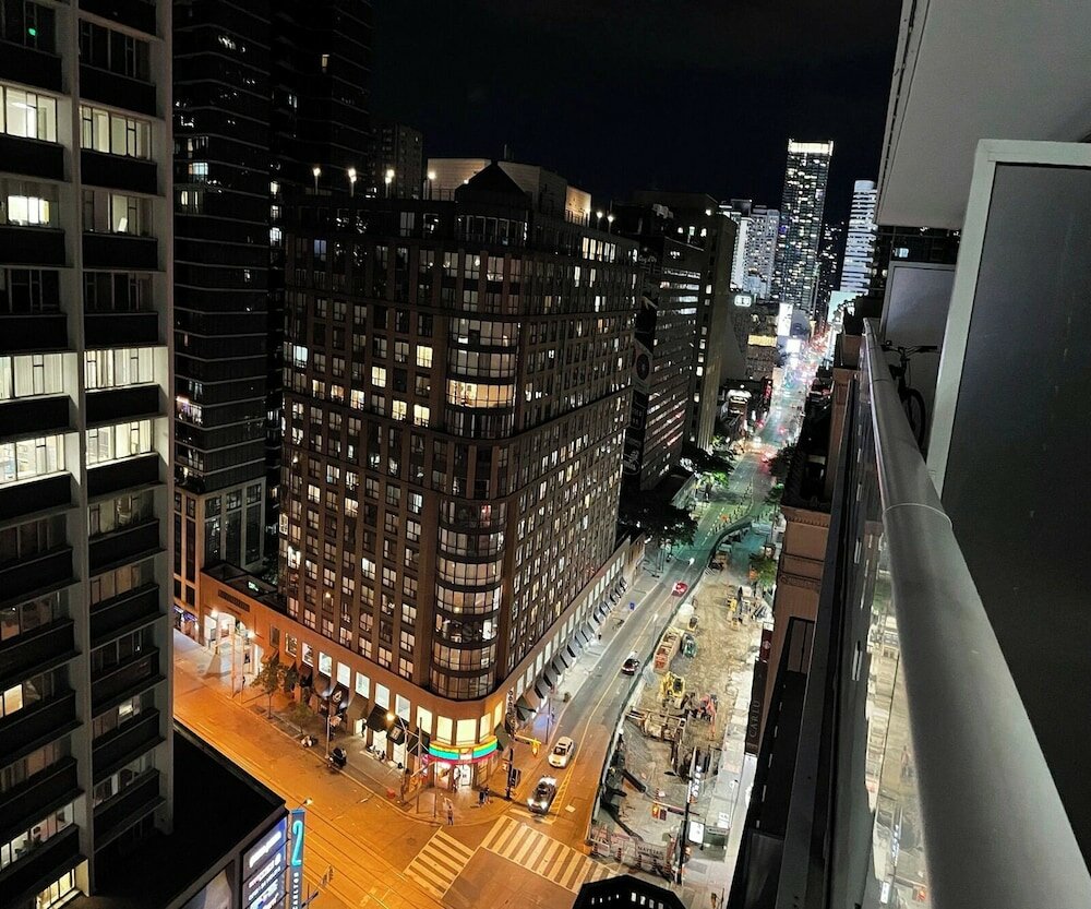 Фото Waterfront Yonge Apartments