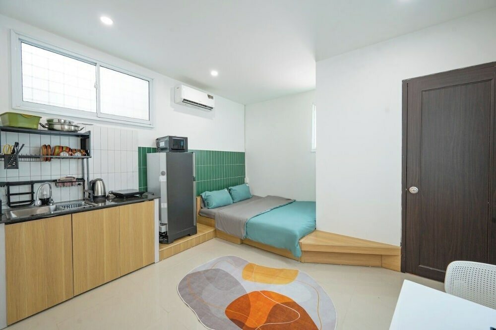 Фото Q Hotel & Apartment