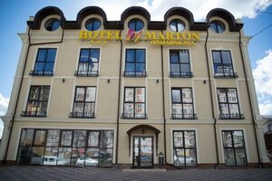 Hotel Marton Volga (Osharskaya Street, 87) ، فندق