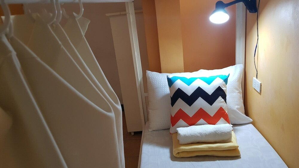 Фото Crossroads Hostel Manila