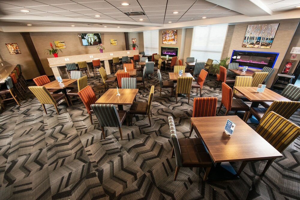 Фото Encore Suites by Service Plus Inns