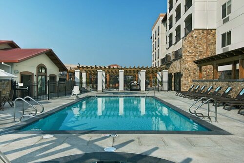 Гостиница Oxford Suites Sonoma County в Ронерт Парке