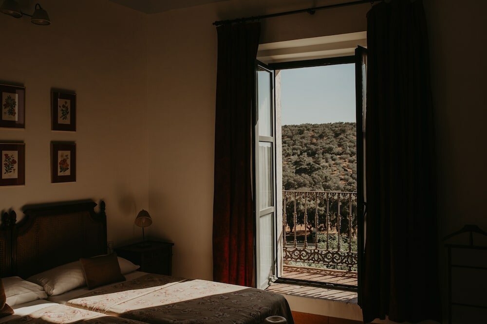 Фото Hotel Posada de Valdezufre