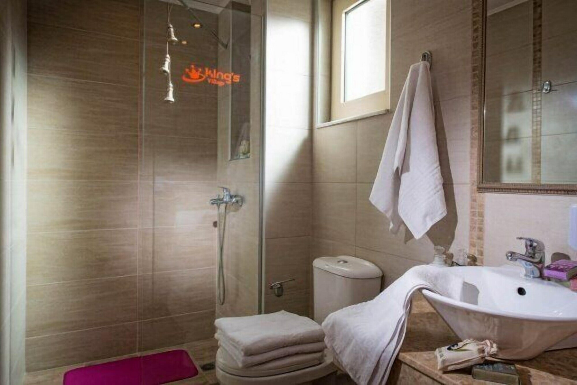 Фото King's Village Apartments