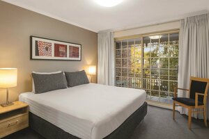 Гостиница Adina Serviced Apartments Canberra Kingston