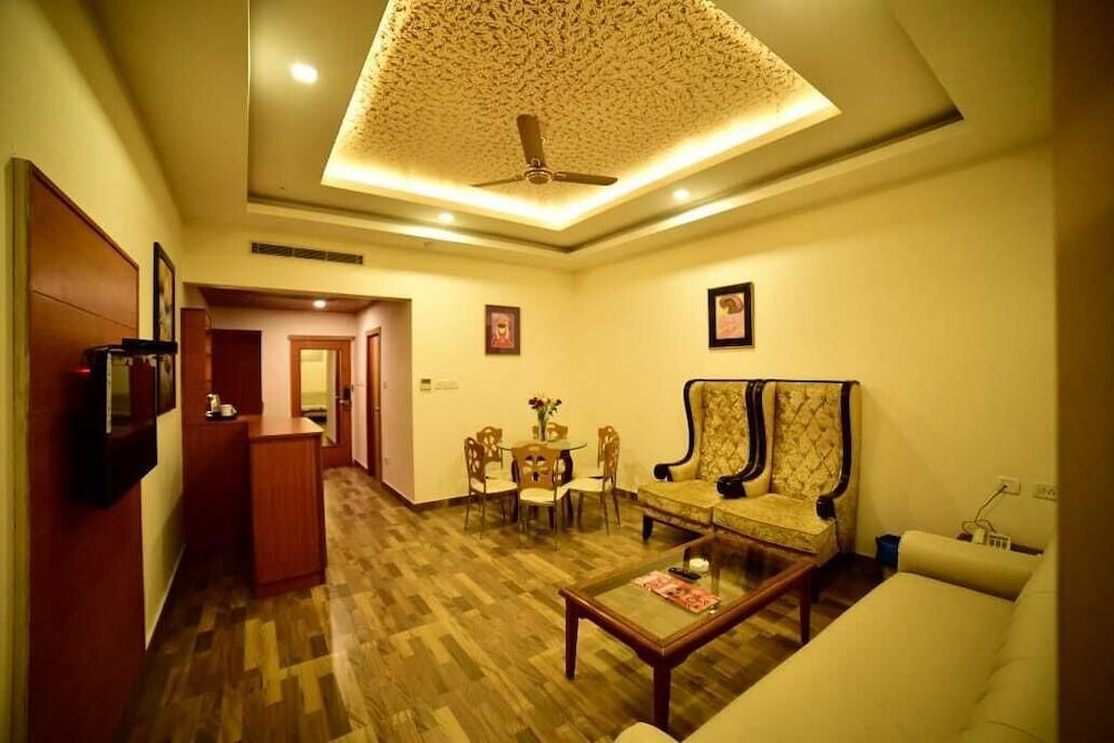 Фото Grand Continental Hotel