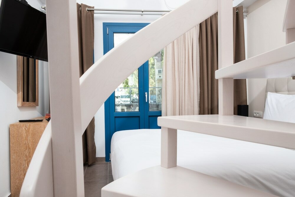 Фото Tristhenia Hotel