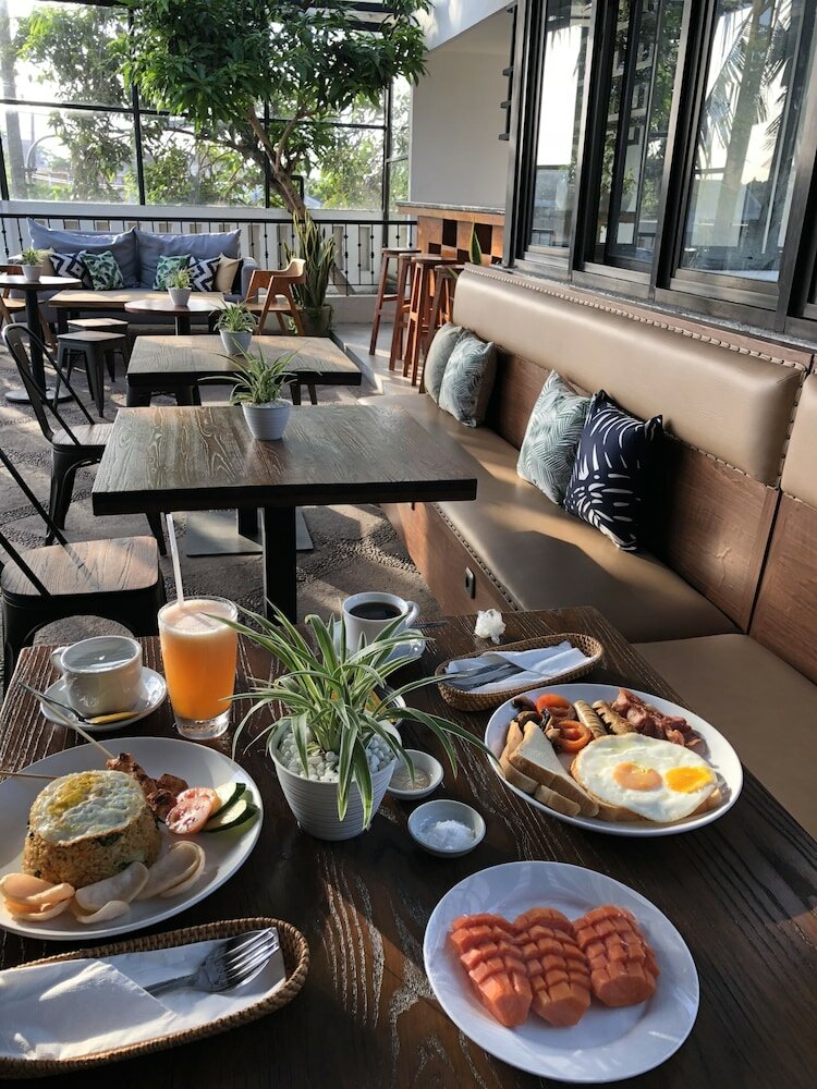 Фото Umpadhi Canggu Hotel