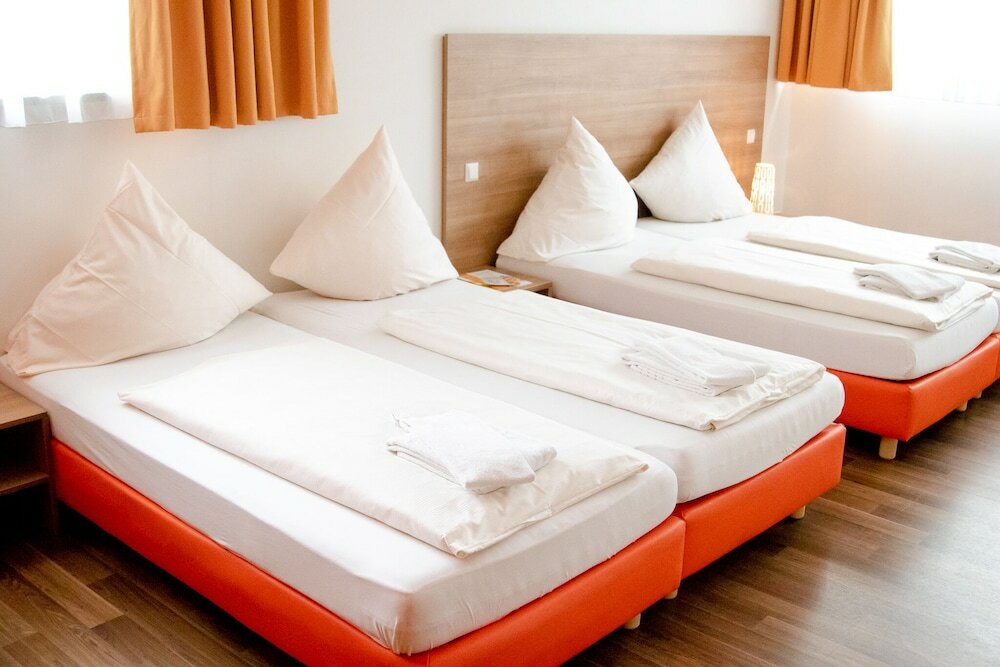 Фото Orange Hotel und Apartments