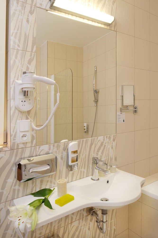 Фото 1. Republic Hotel