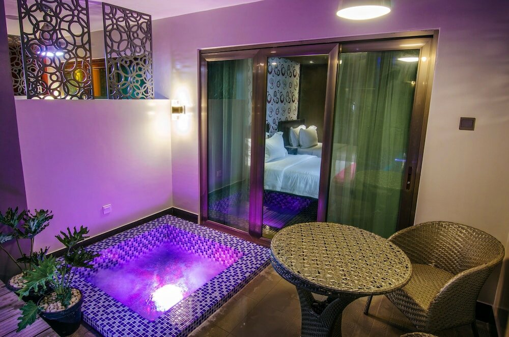 Фото Eloisa Royal Suites