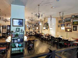 Nesvyatyye svyatyye (Pechory, Oktyabrskaya ploshchad, 8), cafetería