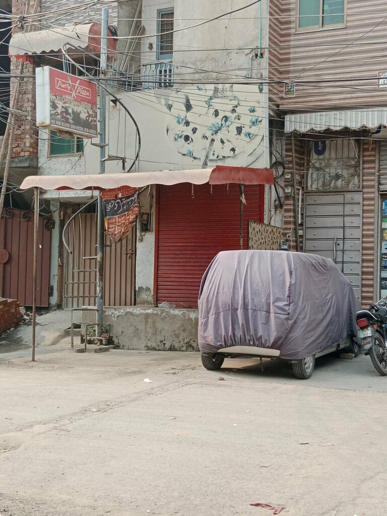 Fast food Party Pizza, Lahore, photo