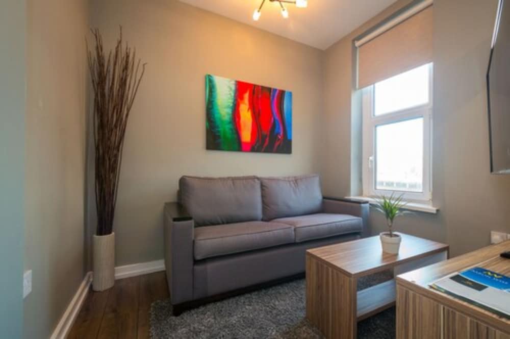 Фото Aaron Wise Serviced Apartments