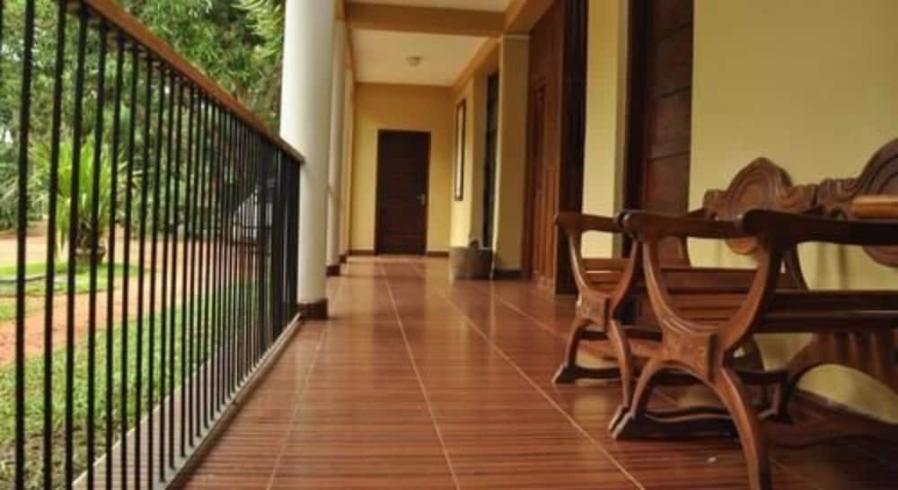 Фото Sujatha Tourist Rest