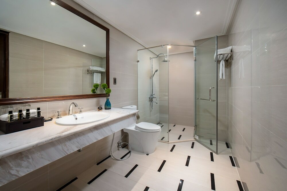 Фото The Q Hotel Hanoi