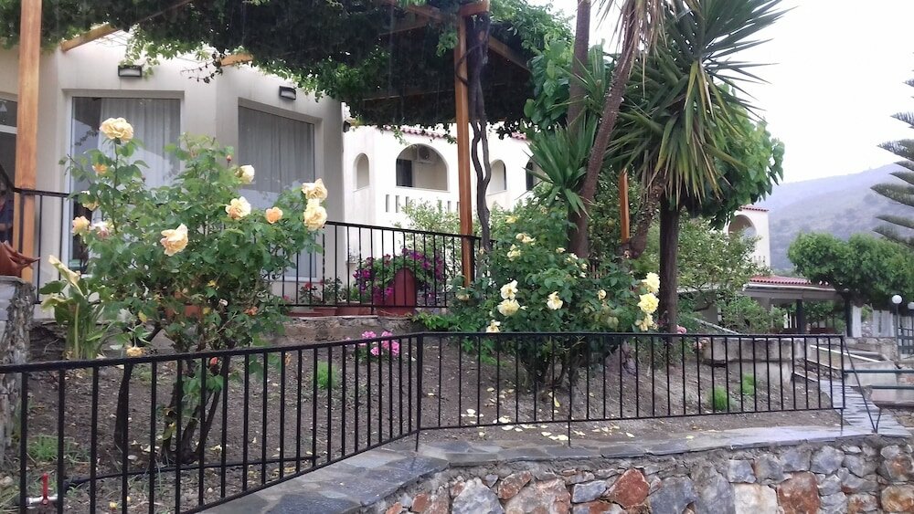 Фото Apartment Hotel Irida