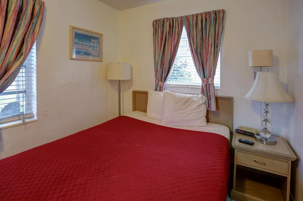 Фото Richard's Motel Extended Stay