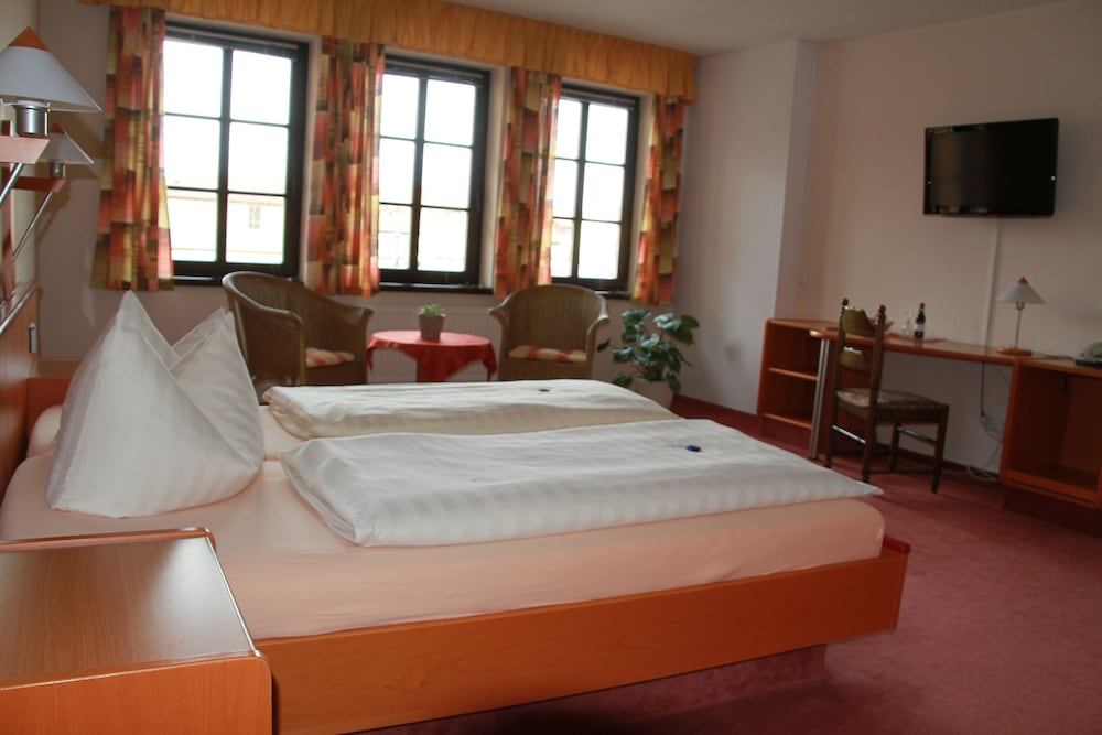 Фото Hotel Zur Goldenen Sonne