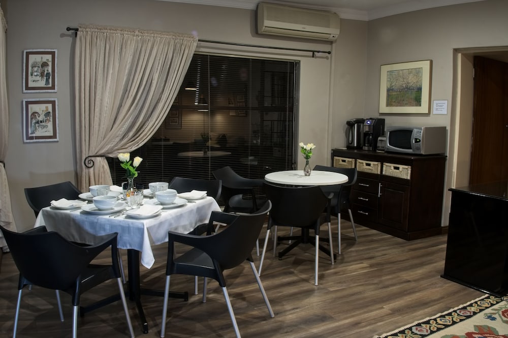 Фото Rest a While Guest House