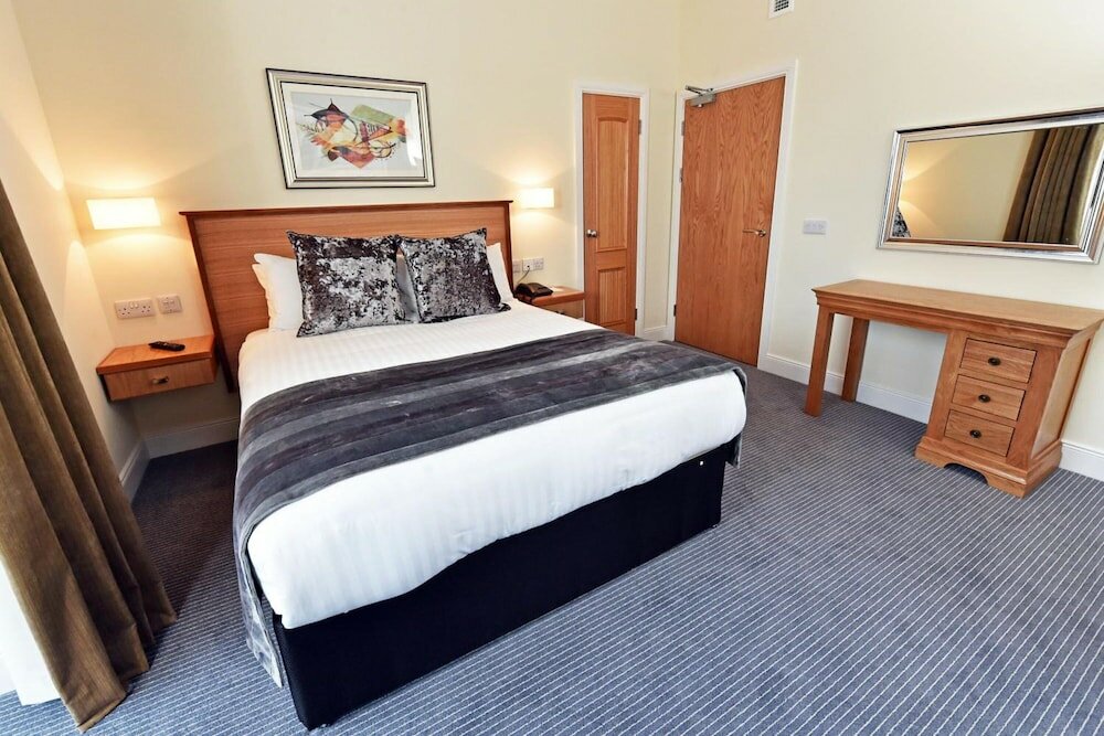 Фото Royal Athenaeum Suites