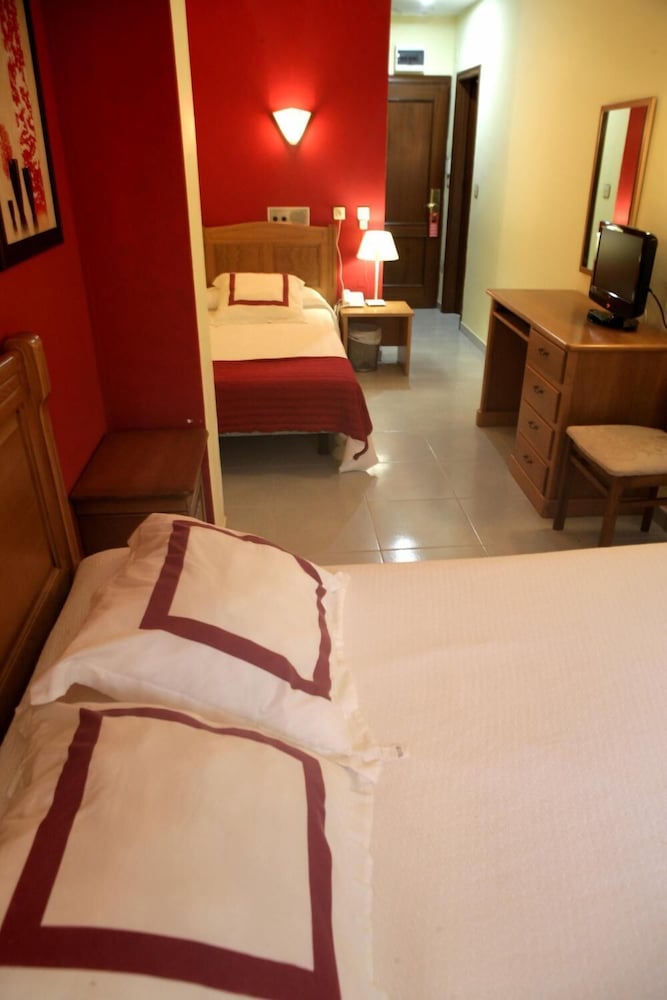 Фото Hotel Azpiazu