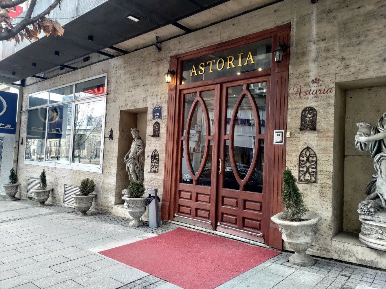 Фото Queen's Astoria Design Hotel