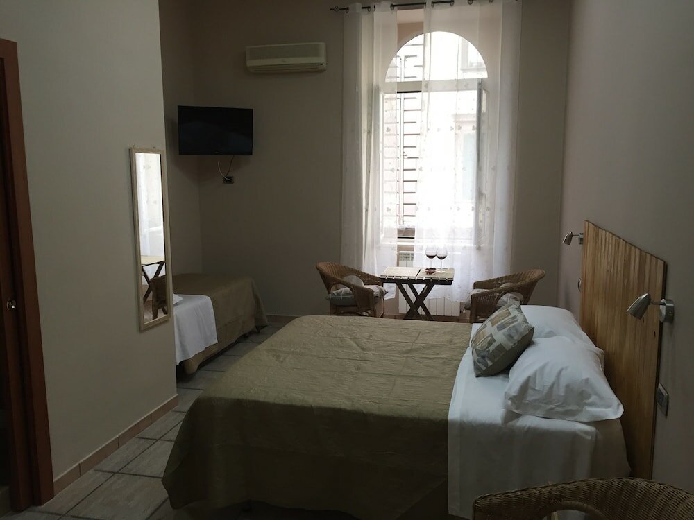 Фото Naples to live