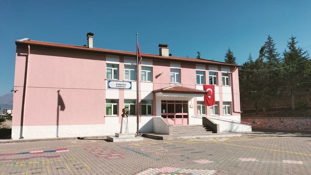 Primary school Barbaros Primary School, Altunhisar, photo
