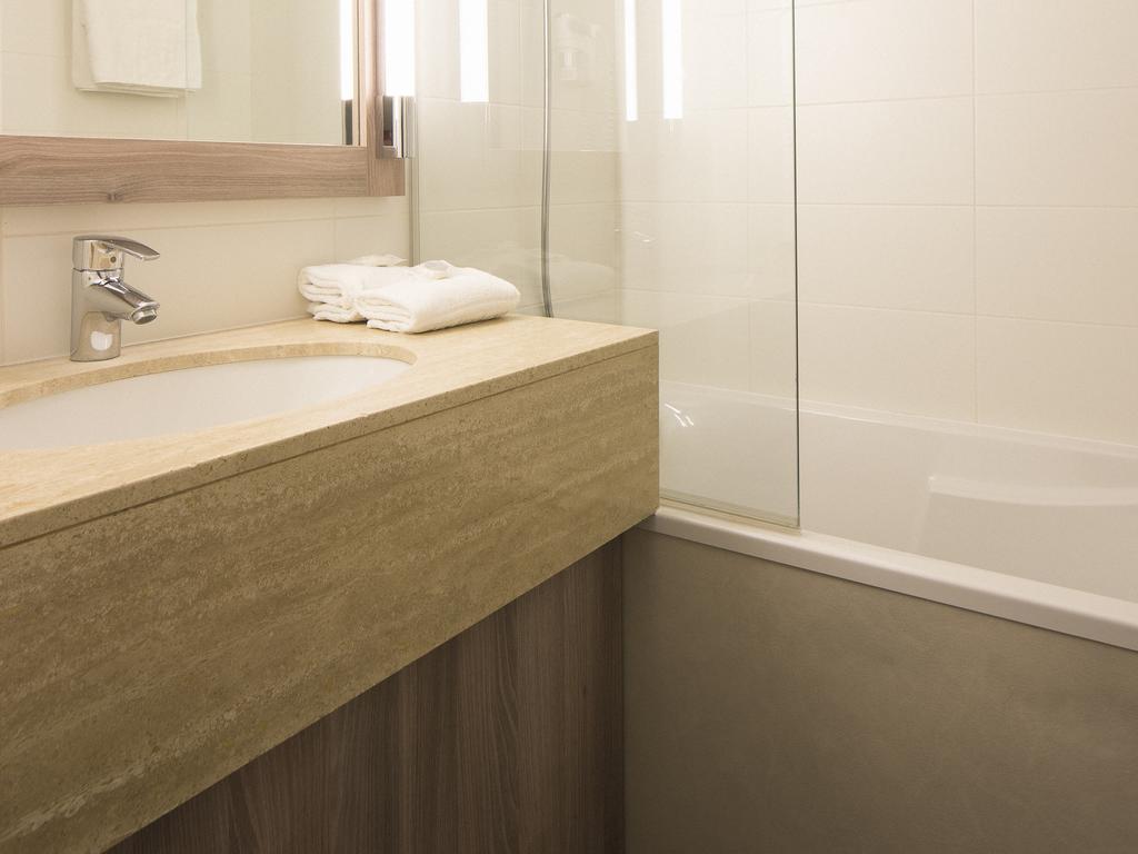 Фото Hotel Kyriad Paris Est - Bois De Vincennes