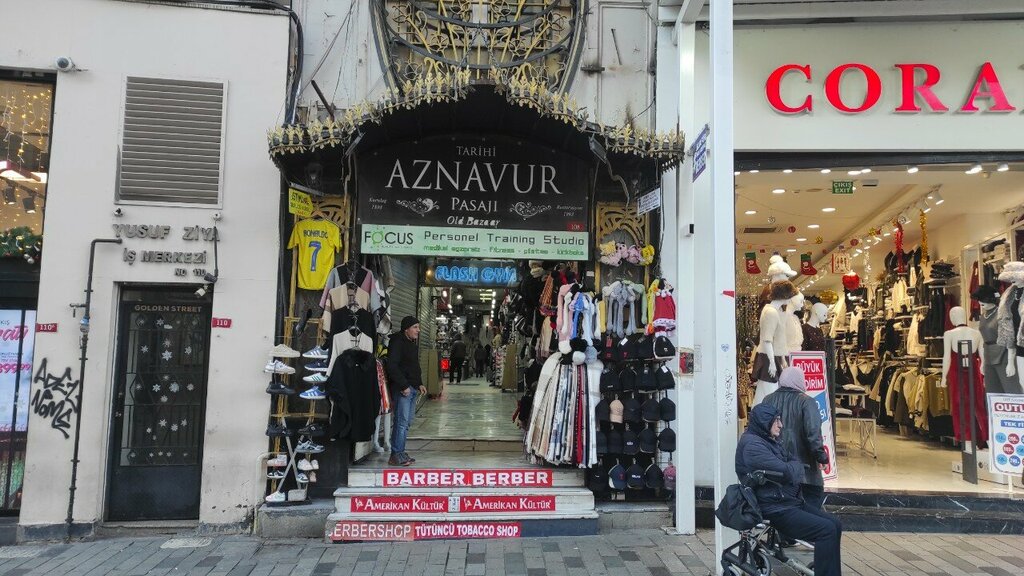 مدرسة لتعليم القيادة İstiklal Sürücü Kursu Taksim Şubesi ، اسطنبول، صورة