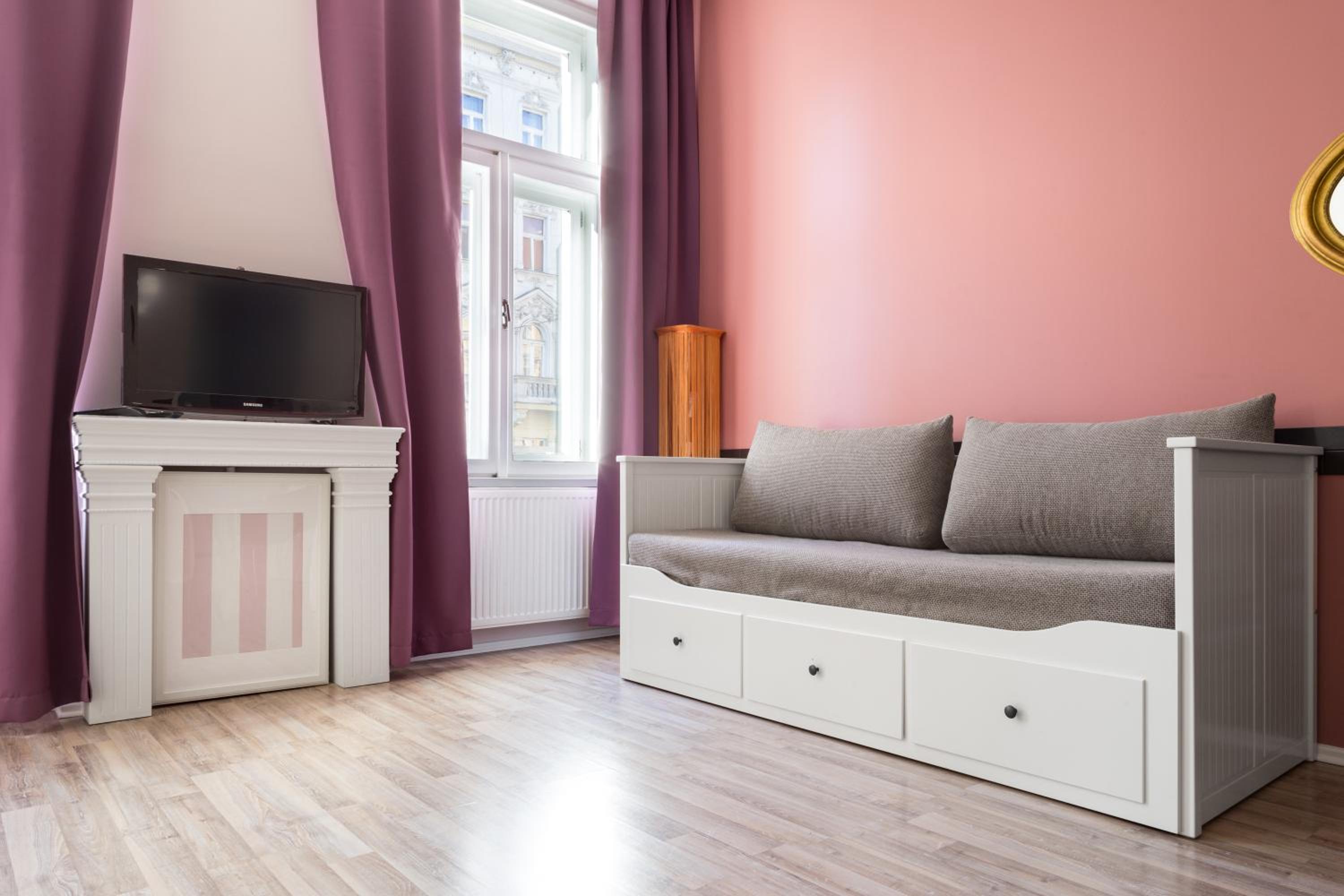 Фото Royal Court Apartments